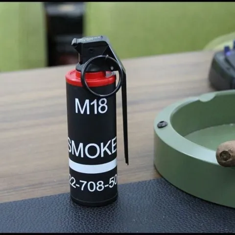 M18 дымовая граната - настольная USB зажигалка M18 дымовая граната - настольная USB зажигалка