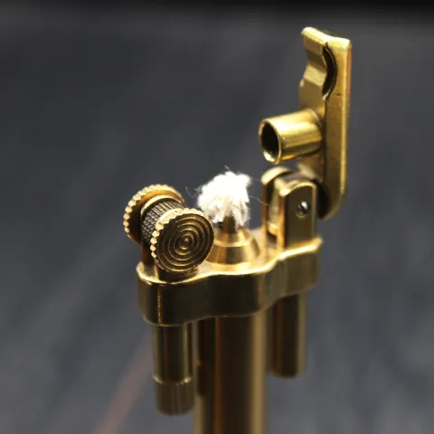 Rowenta R06 бензиновая зажигалка Rowenta R06 бензиновая зажигалка