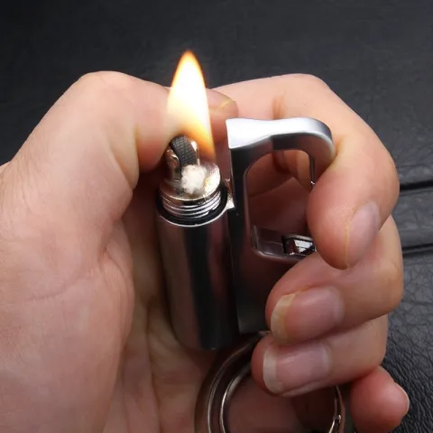 Dolphin HY651 бензиновая зажигалка с карабином и кольцом для ключей Dolphin HY651 бензиновая зажигалка с карабином и кольцом для ключей